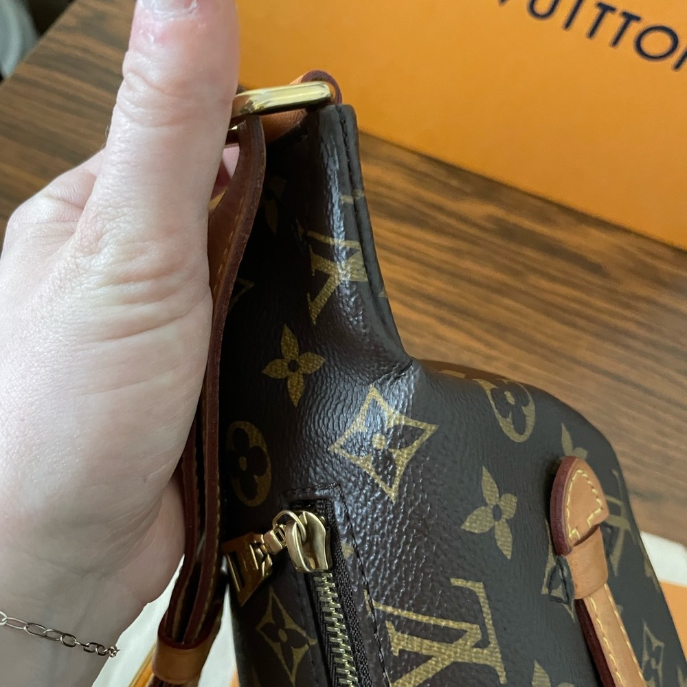 ♥️sold♥️Louis Vuitton classic bumbag monogram - Picture 9 of 16